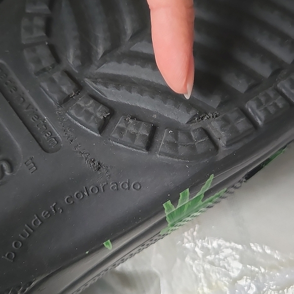 Crocs Classic Hemp Leaf Clog - Picture 8 of 12